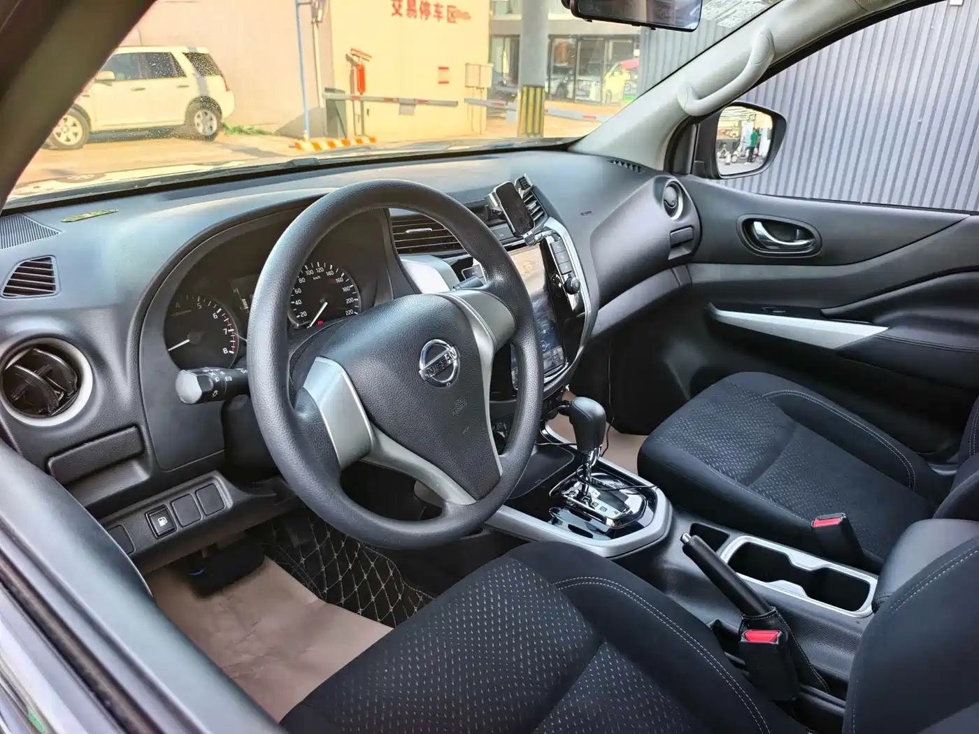 Nissan Navara 2019 2017 Model 2.5L Automatic 4WD Luxury QR25