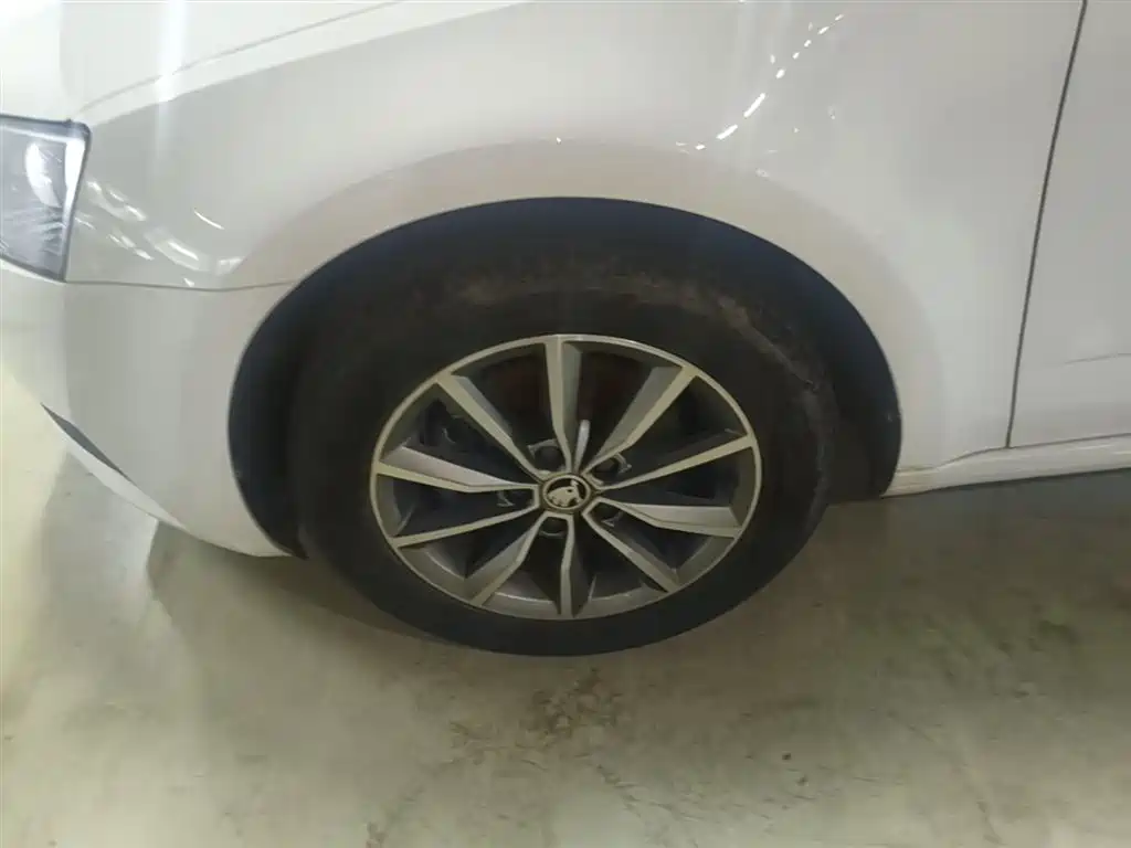 Škoda Rapid 2020 1.5L Manual Standard фото 23