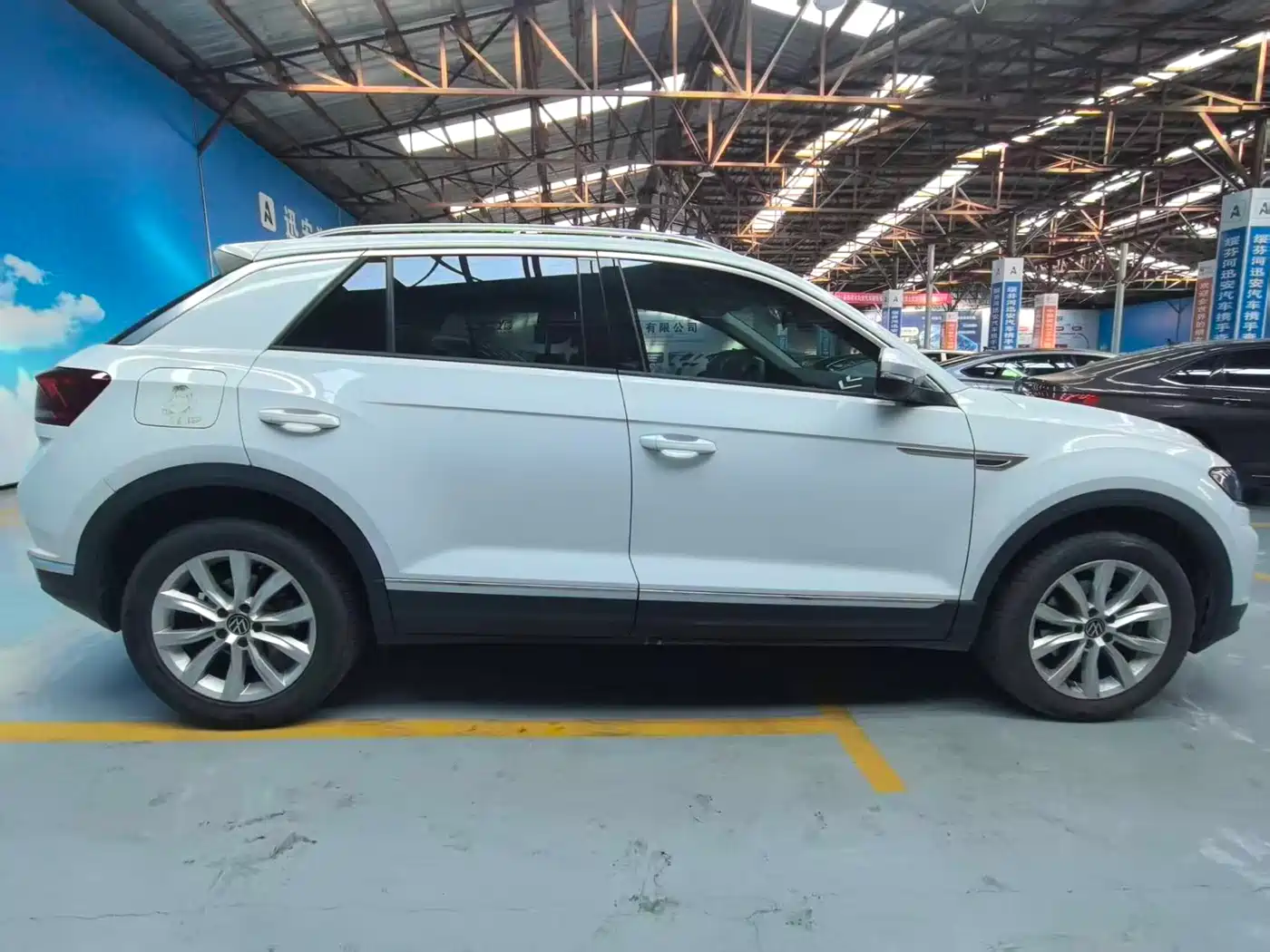 VOLKSWAGEN T ROC EXPLORING SONGS