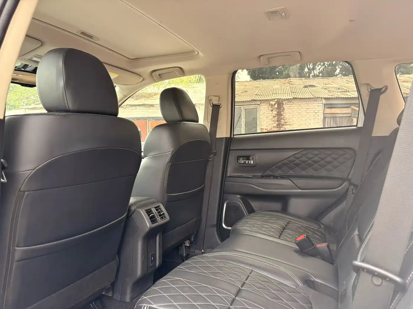 MITSUBISHI OUTLANDER