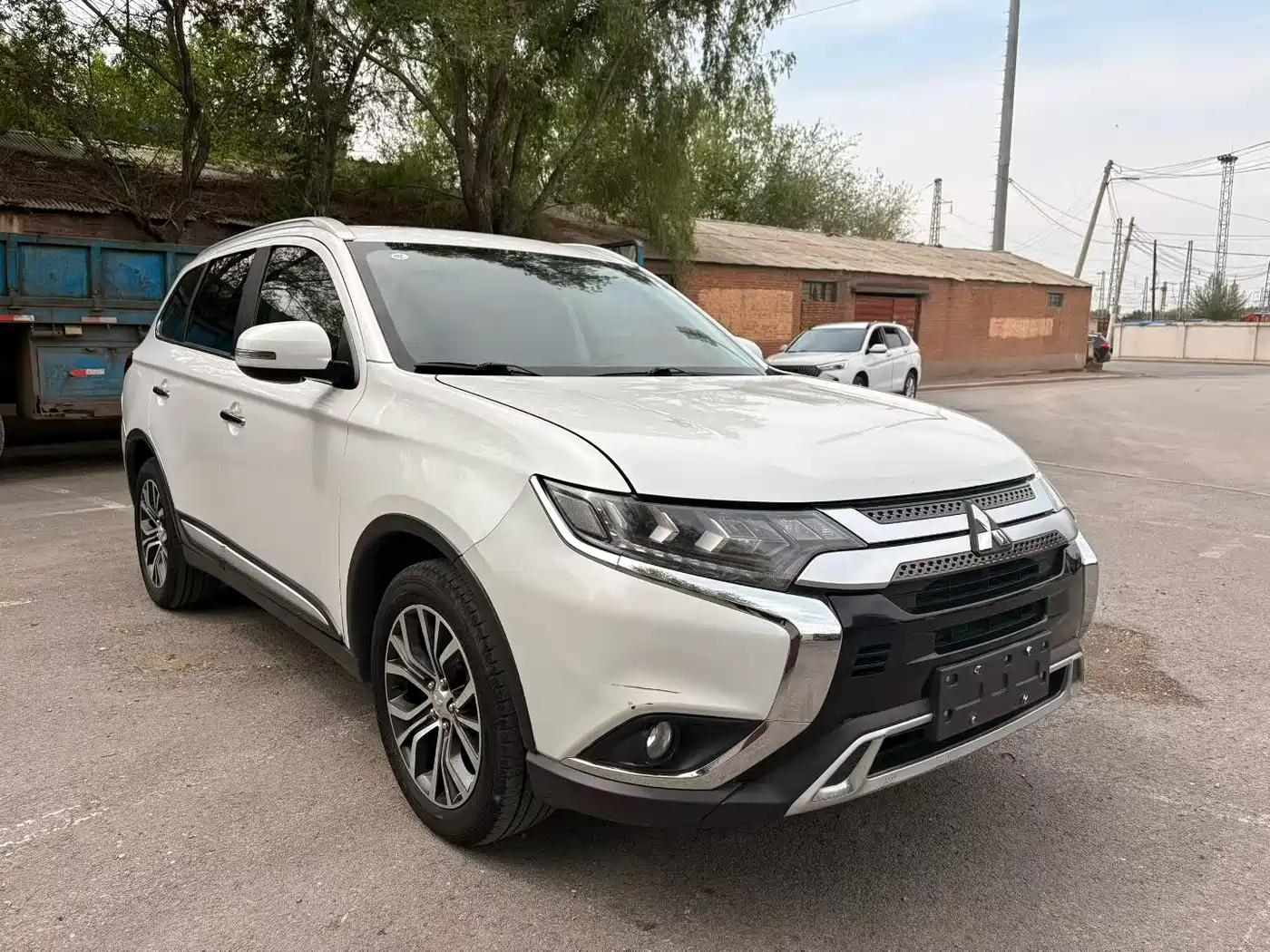 MITSUBISHI OUTLANDER