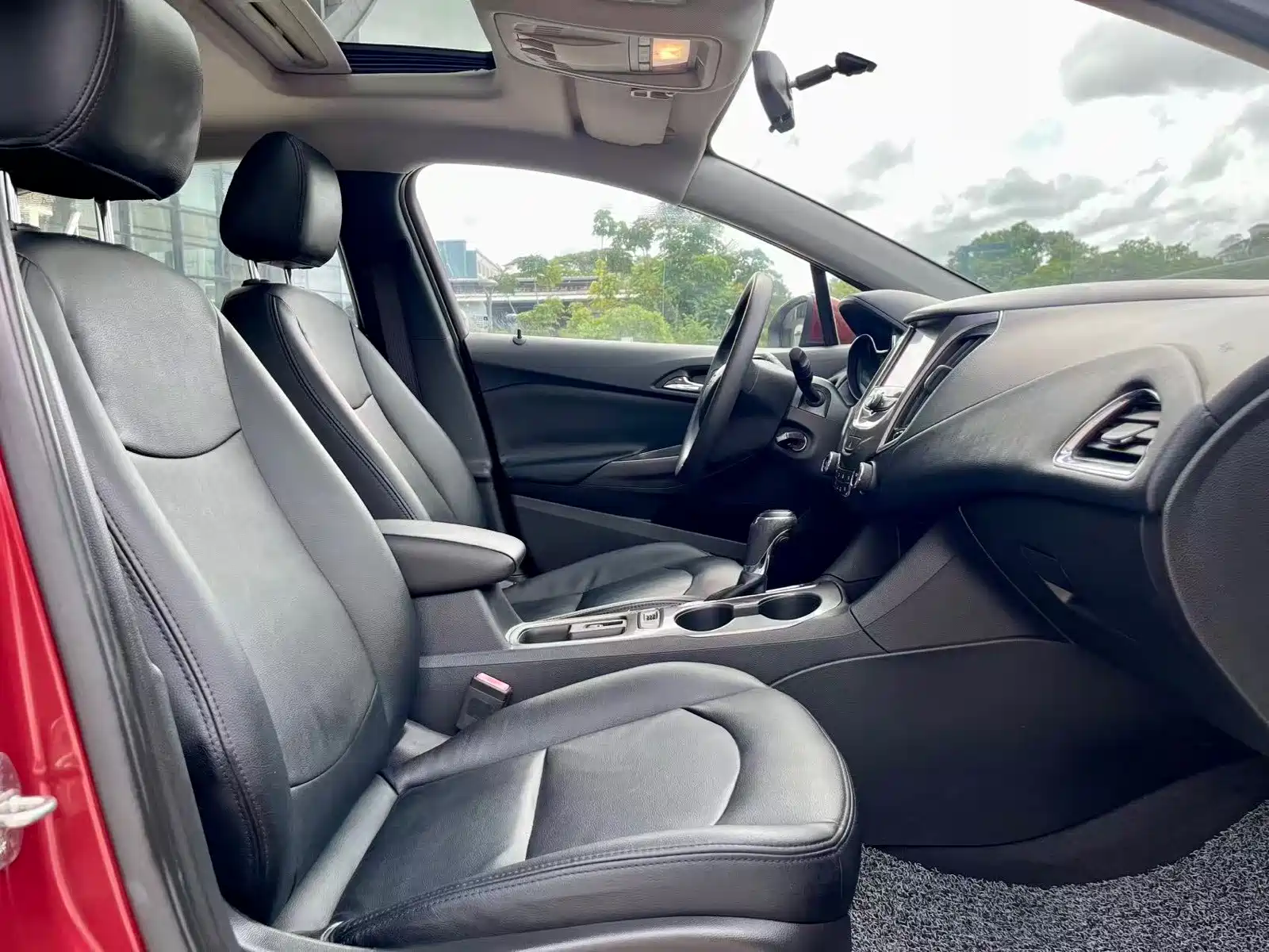 Photo 6 - Chevrolet Cruze