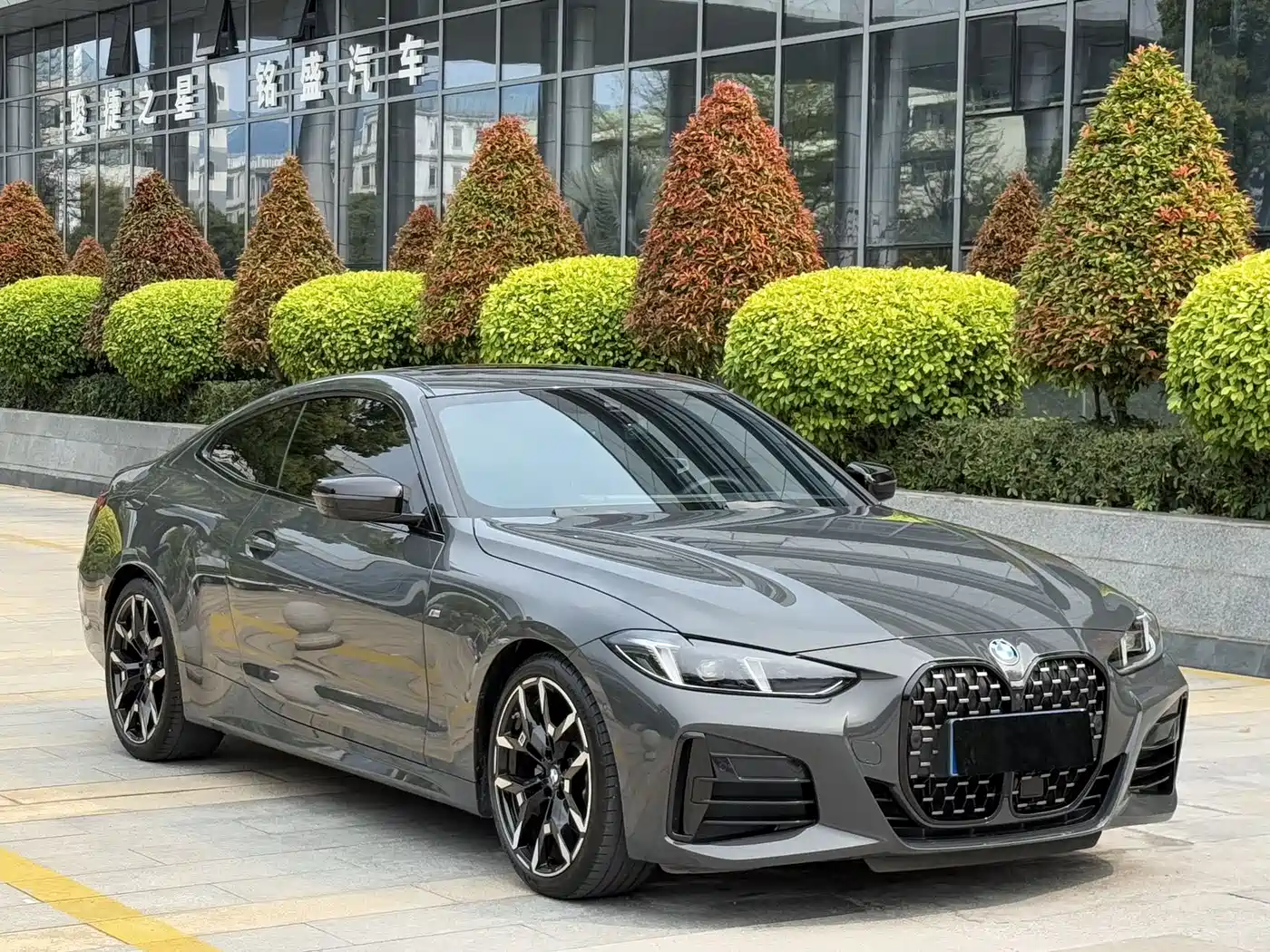 BMW 4 Series 2024 430i M Sport Shadow Edition фото 3