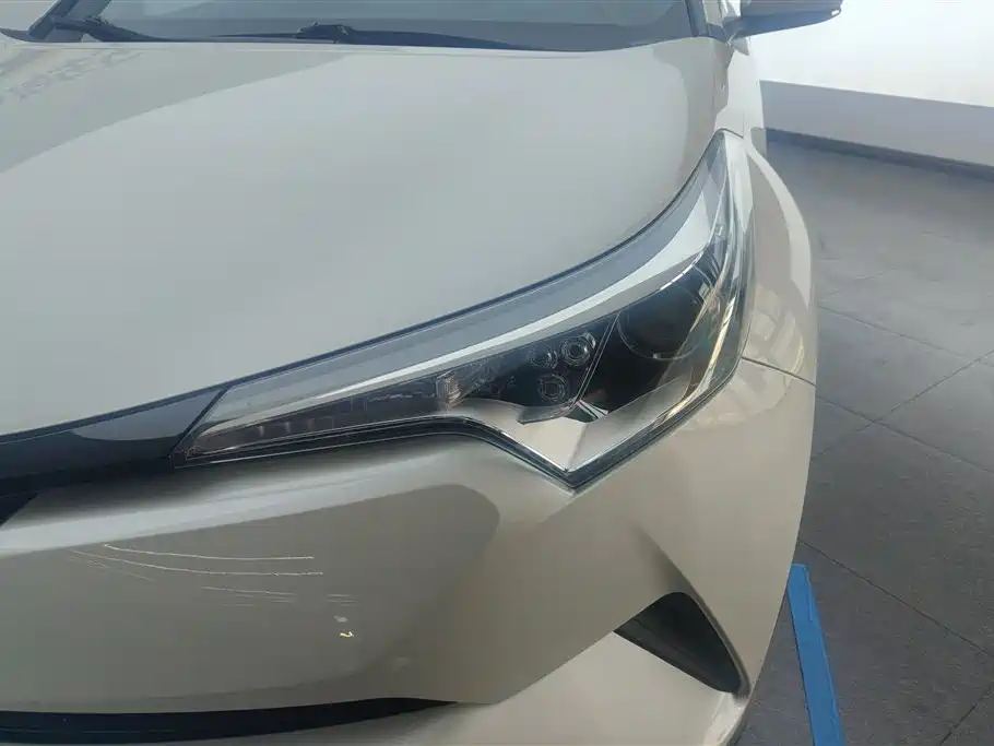 Toyota C-HR 2020 Model 2.0L Leading фото 5