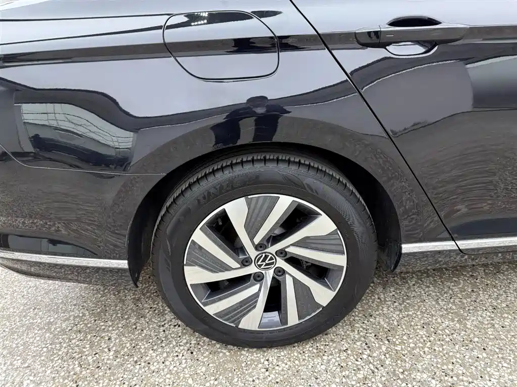 VOLKSWAGEN MAGOTAN GTE PLUG IN HYBRID