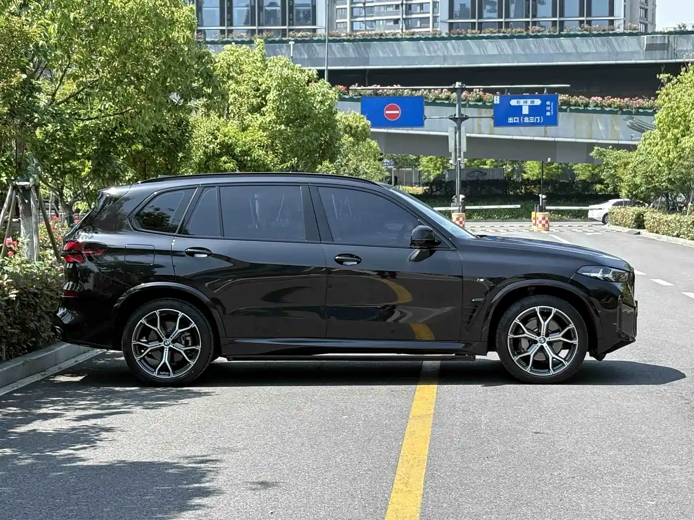 BMW X5 2023 xDrive 30Li Premium M Sport Black Night Package фото 4