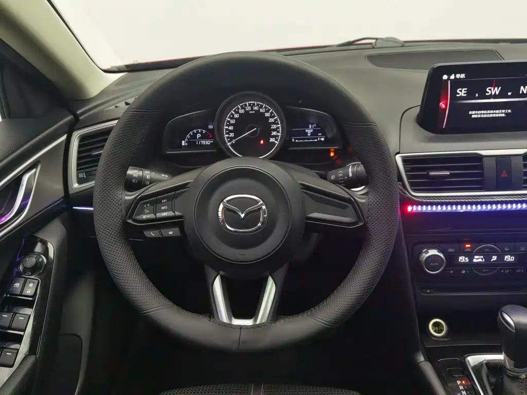 Фото 11 - Mazda Mazda 3
