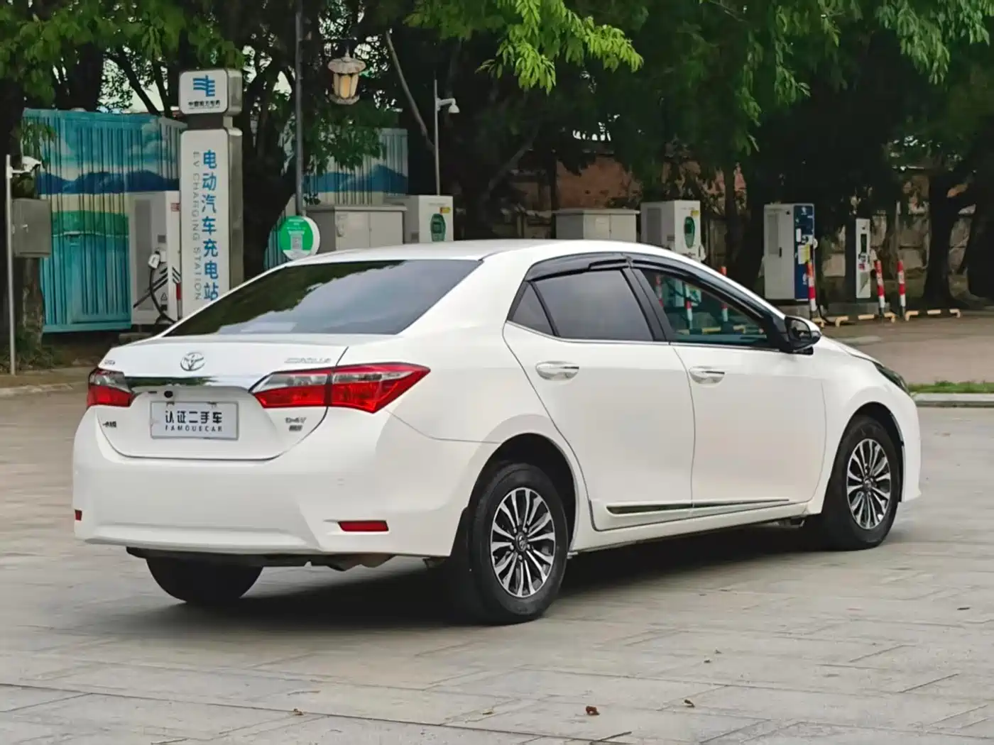 Toyota Corolla 2017 Facelift 1.2T S-CVT GL-i фото 18