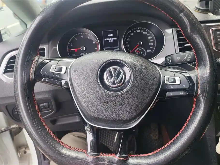 Volkswagen Golf Sportsvan 2016 230TSI Automatic Progressive фото 15