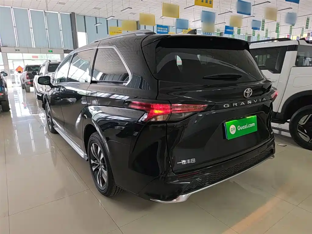 Toyota Granvia 2026 Model 2.5L Hybrid Luxury Edition фото 5