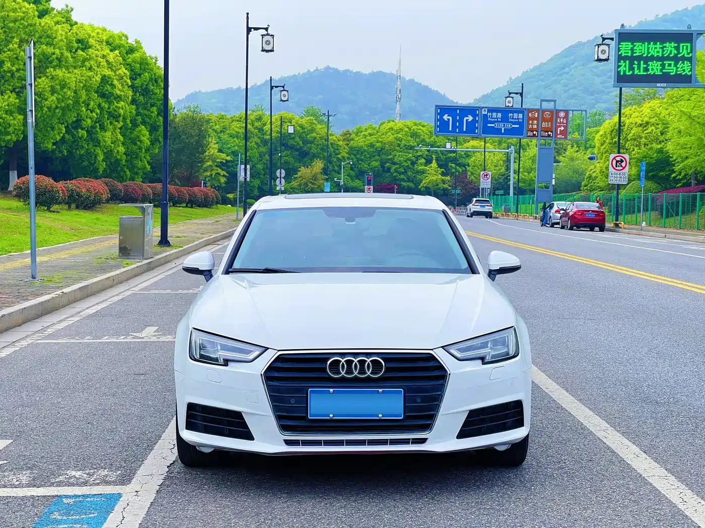 Audi A4L 2017 40 TFSI Fashion Edition фото 2