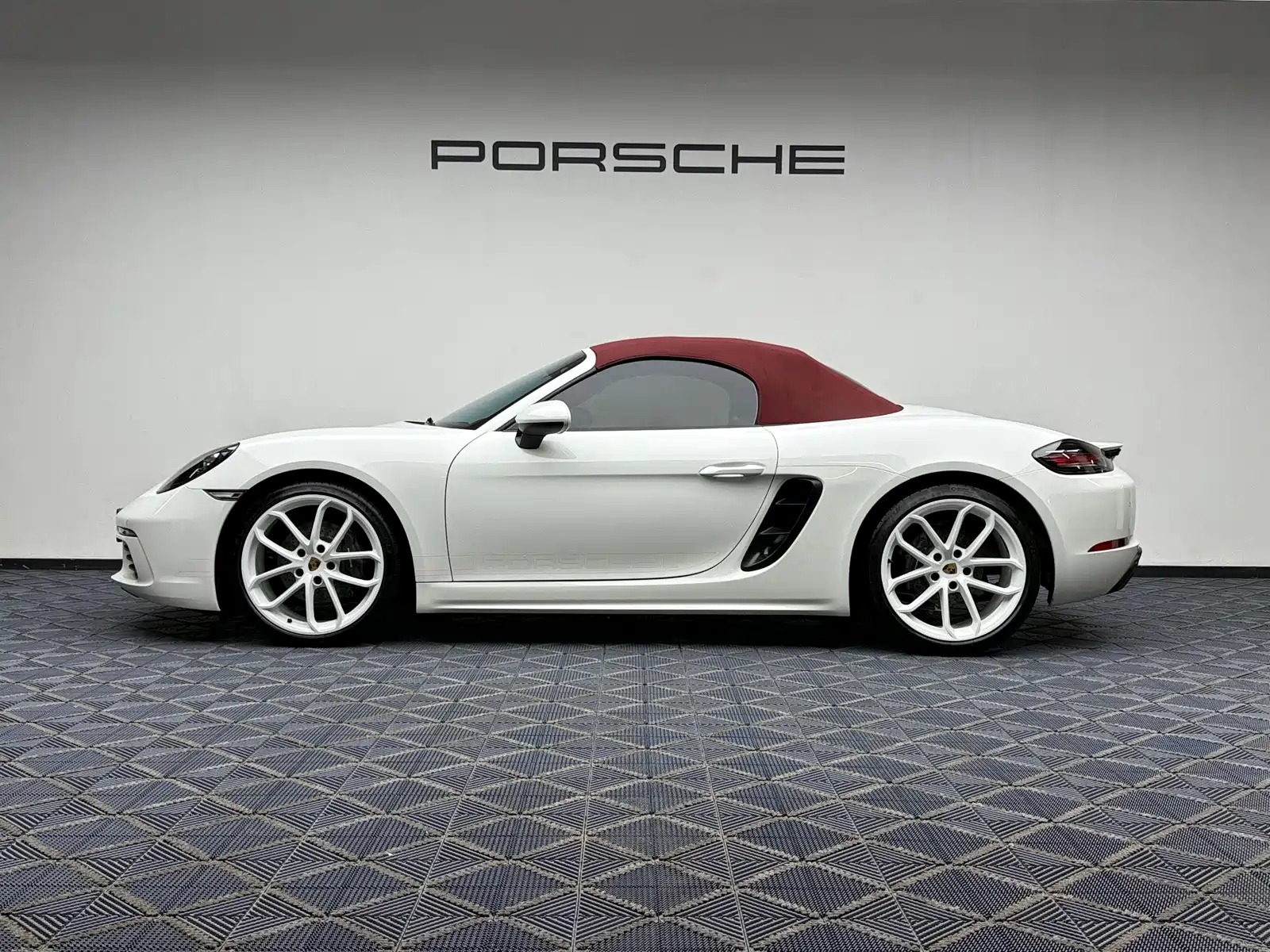 Photo 5 - Porsche 718
