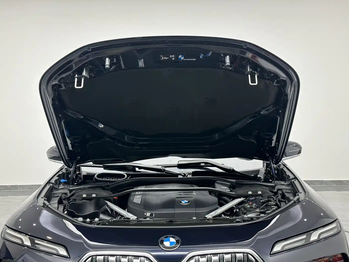 BMW 7 Series 2023 Model 735Li Luxury Package фото 26
