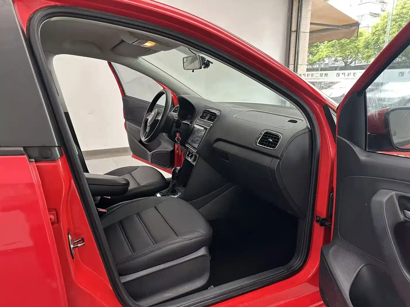 Volkswagen Polo 2013 1.4L Automatic Comfort Edition фото 4