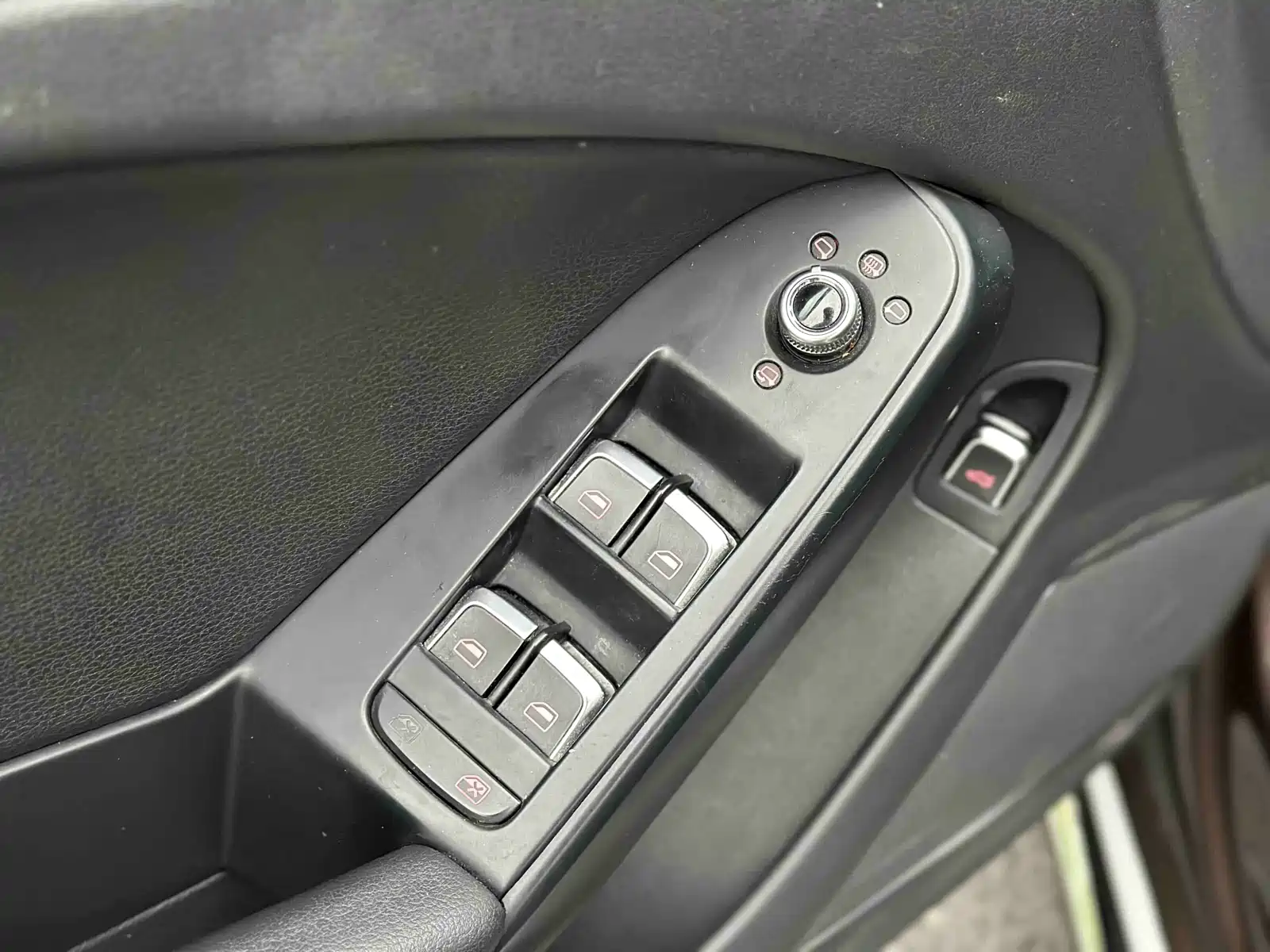 Фото 24 - Audi A4L