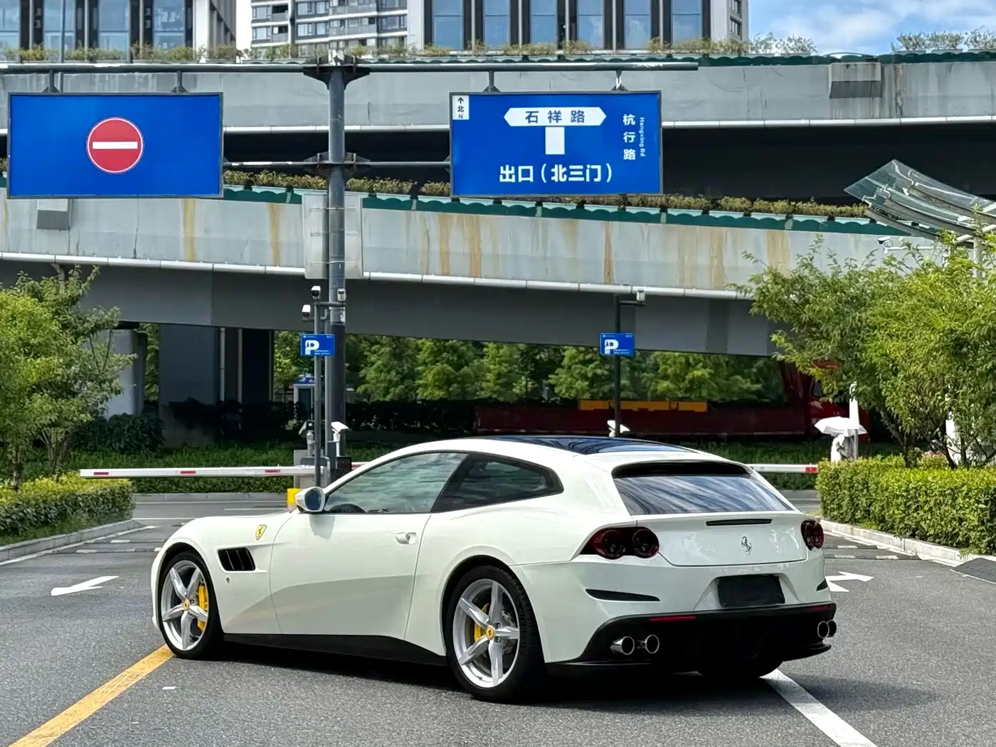 Ferrari GTC4Lusso 2019 2017 3.9T V8