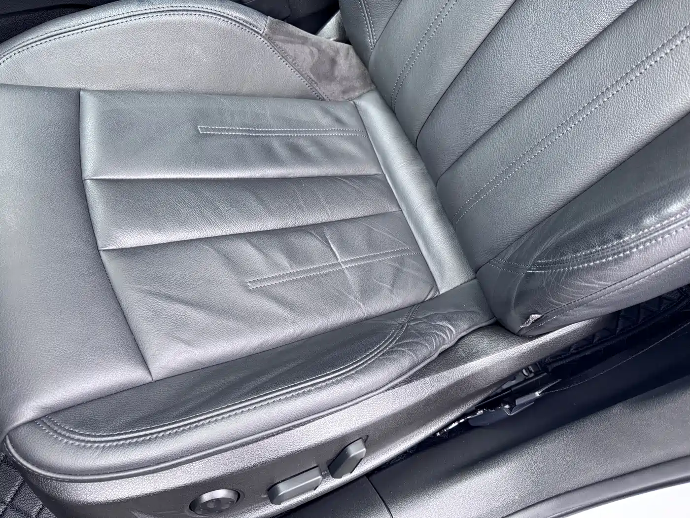 Photo 8 - Audi A4L