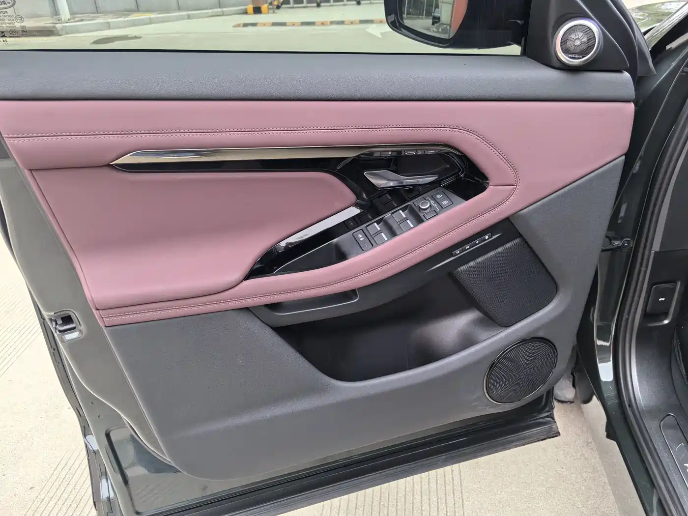 Land Rover Range Rover Evoque 2024 Range Rover Evoque L 249PS Light Master Edition фото 17