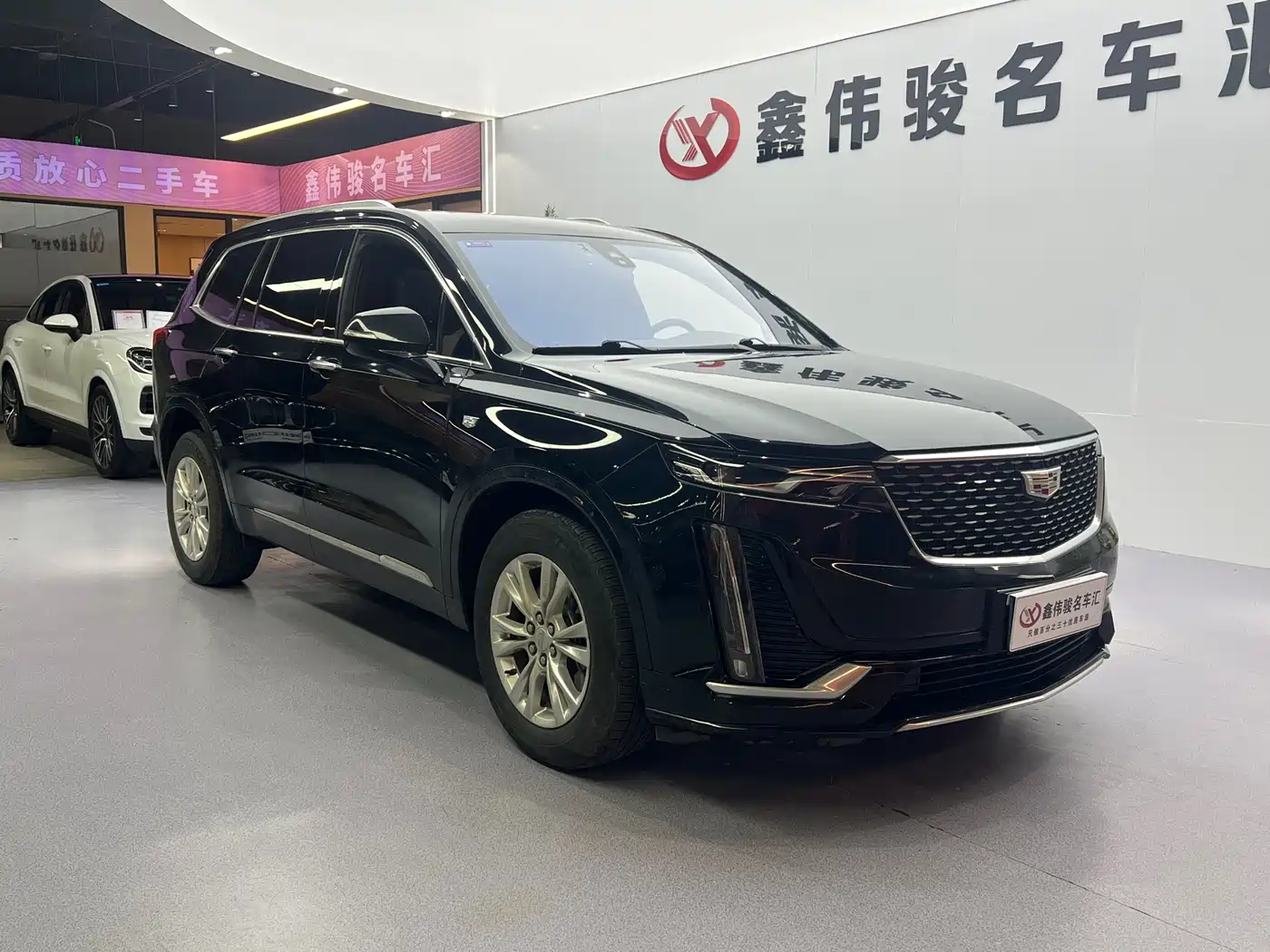 CADILLAC XT6