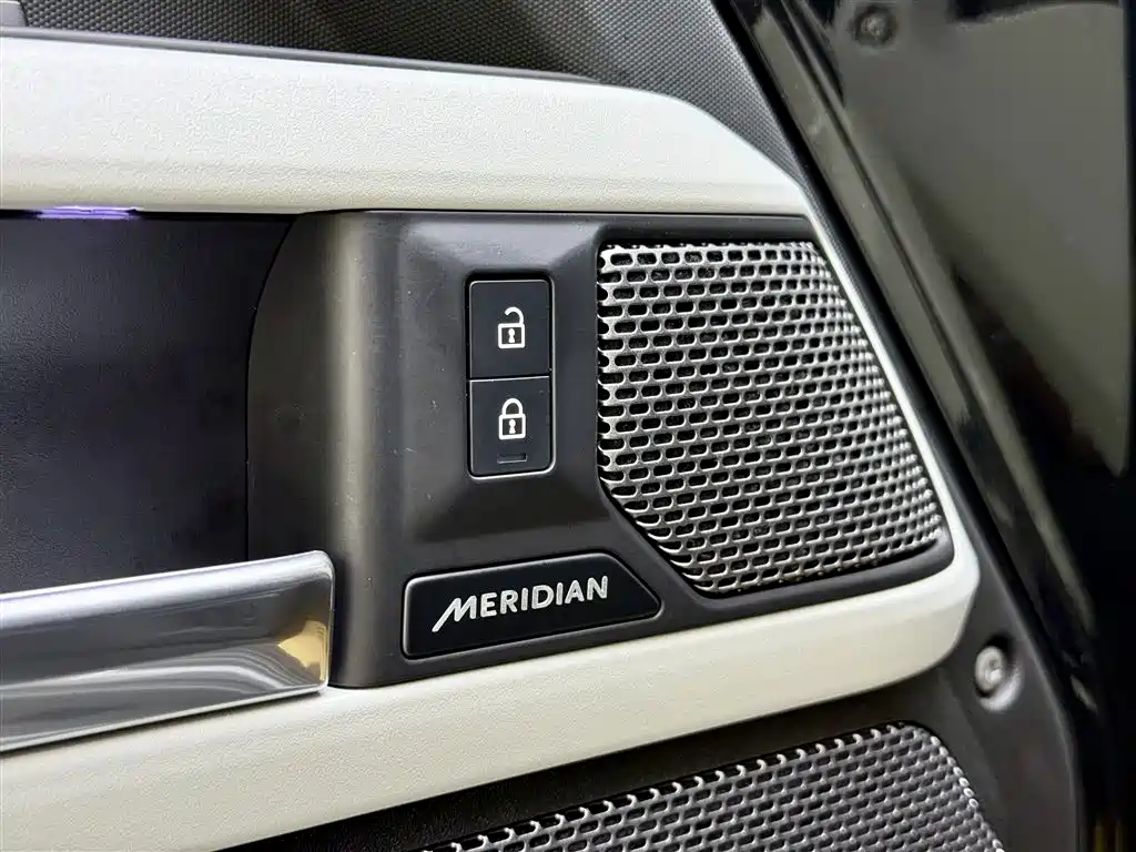 Land Rover Defender 2023 Facelift 110 3.0T P400 Dark Special Edition фото 19