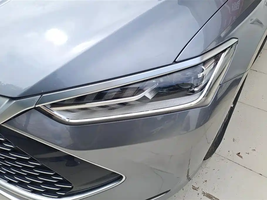BYD Qin PLUS 2024 Glory Edition DM-i 55KM Leading фото 5