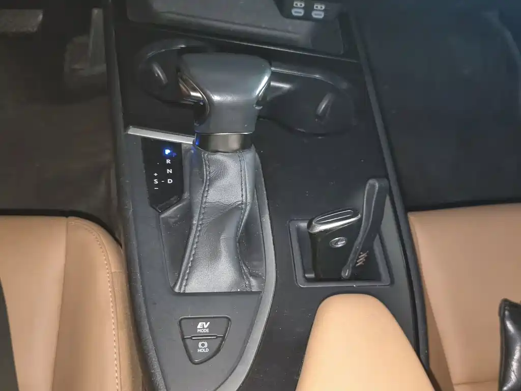 Photo 14 - Lexus UX