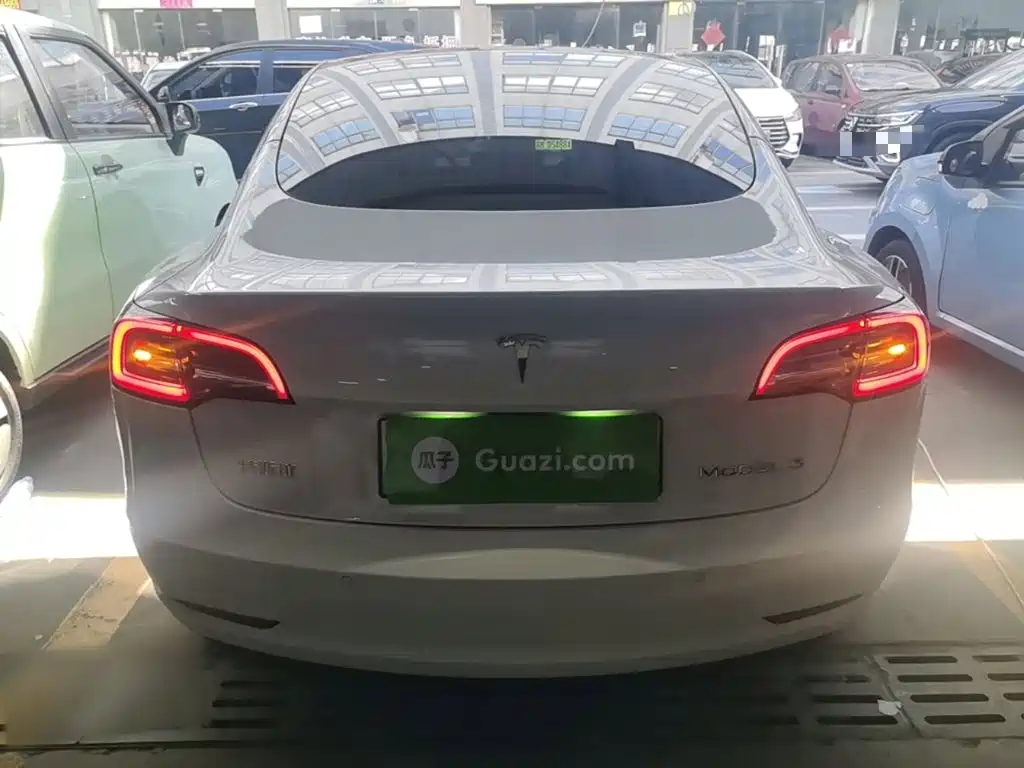 Фото 6 - Tesla Model 3