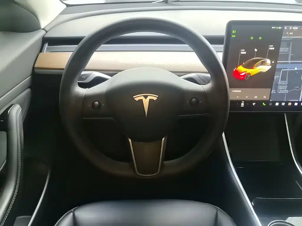 Фото 11 - Tesla Model 3