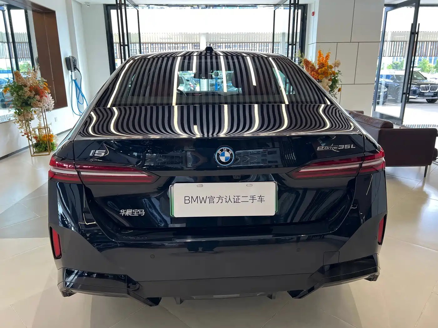 Photo 5 - BMW i5