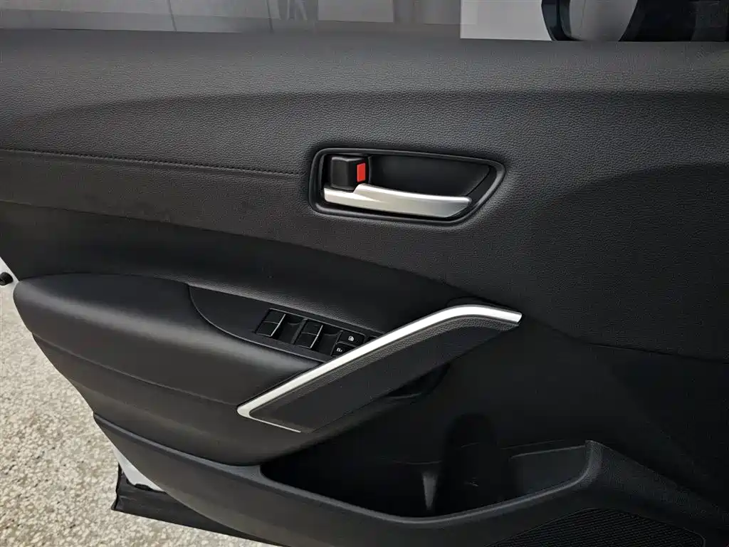 Toyota Frontlander 2023 2.0L CVT Luxury Edition фото 10