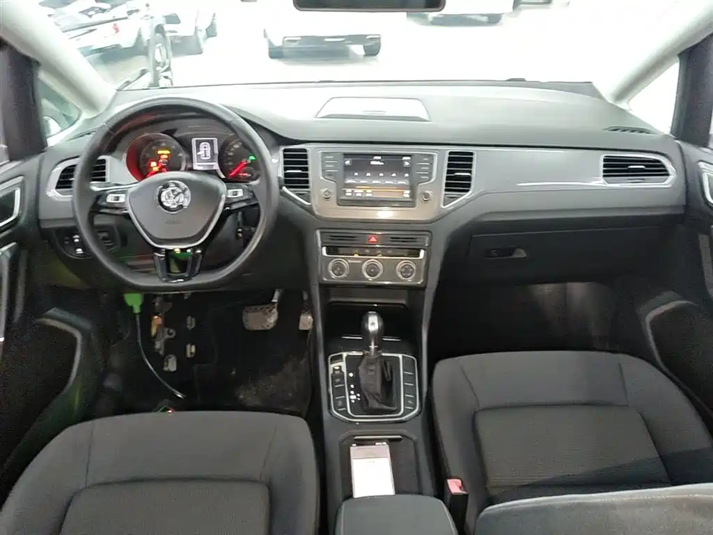 Volkswagen Golf Sportsvan 2016 230TSI Automatic Progressive фото 10