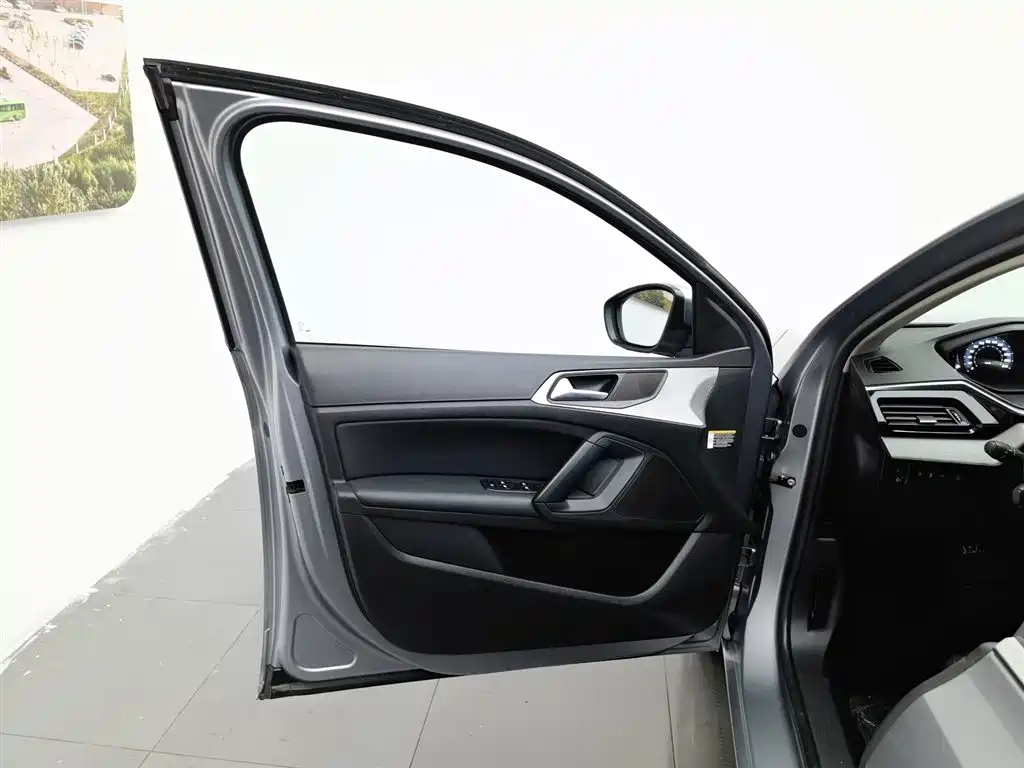 Peugeot 408 2022 1.6T Light Chaser Edition фото 8
