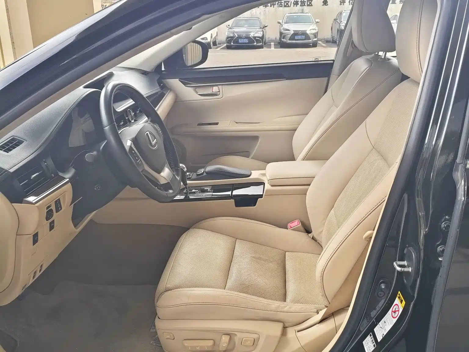 Фото 3 - Lexus ES