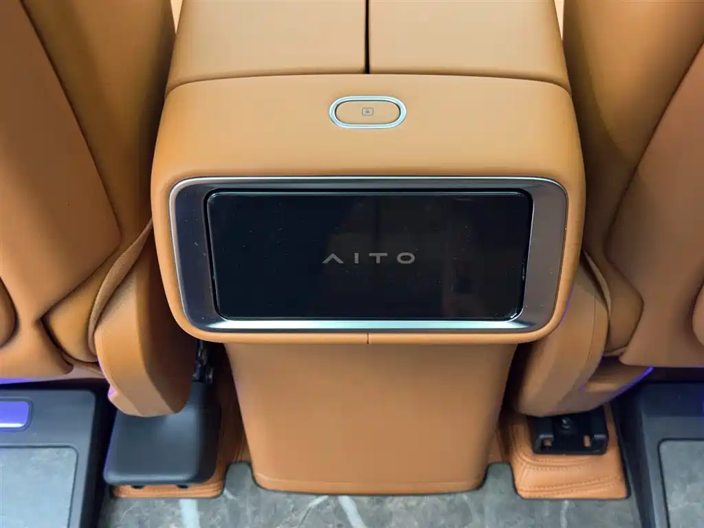 AITO Wenjie AITO M9 2025 Extended Range Ultra 52kWh 6-Seater фото 11