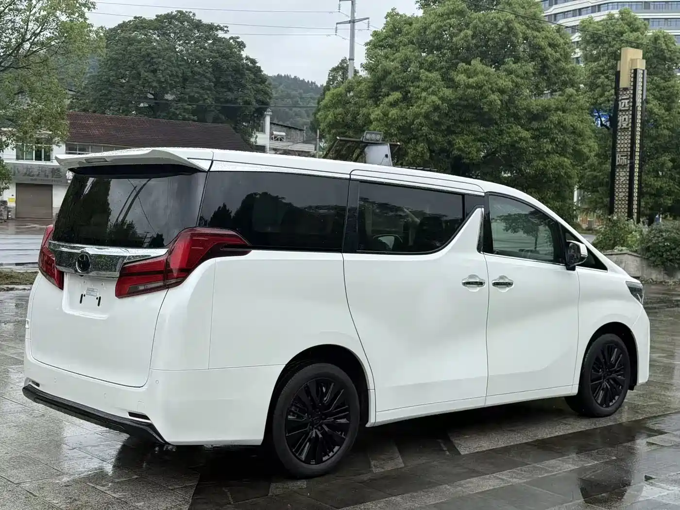 Toyota Alphard 2018 Facelift 3.5L Luxury Edition фото 2