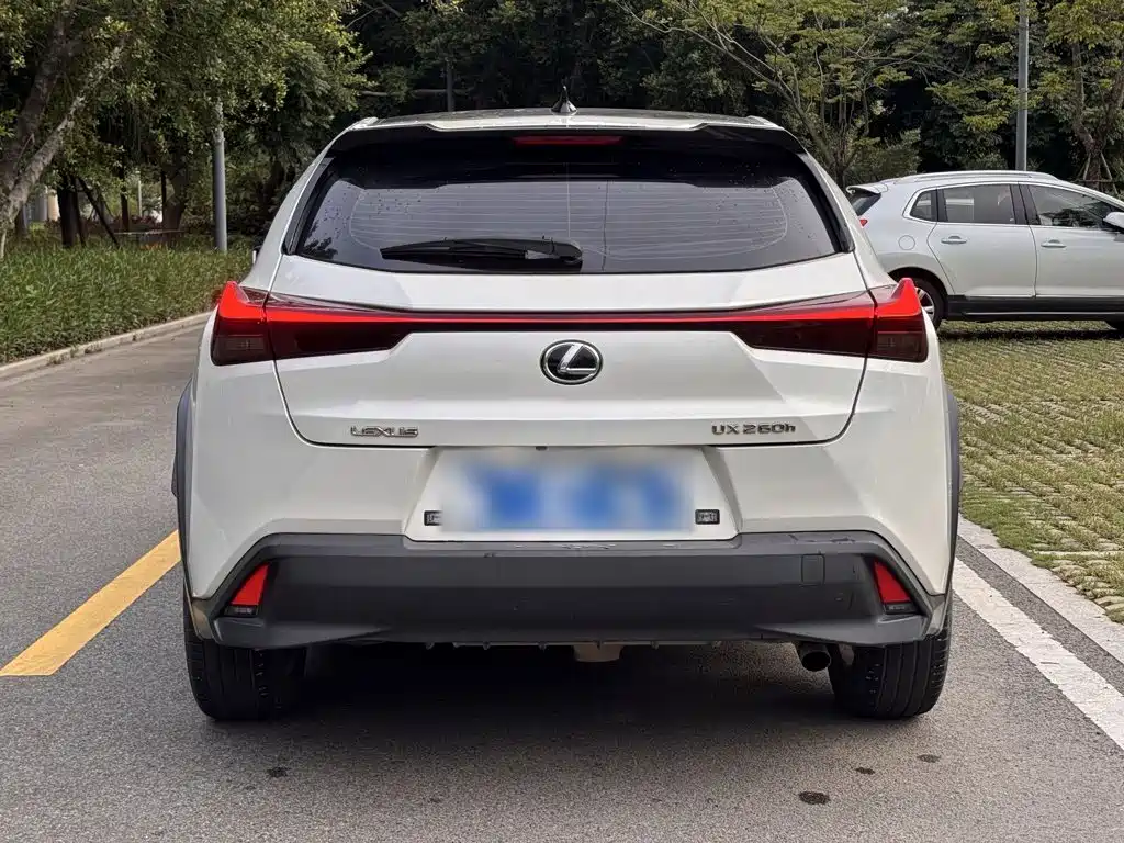 Photo 6 - Lexus UX
