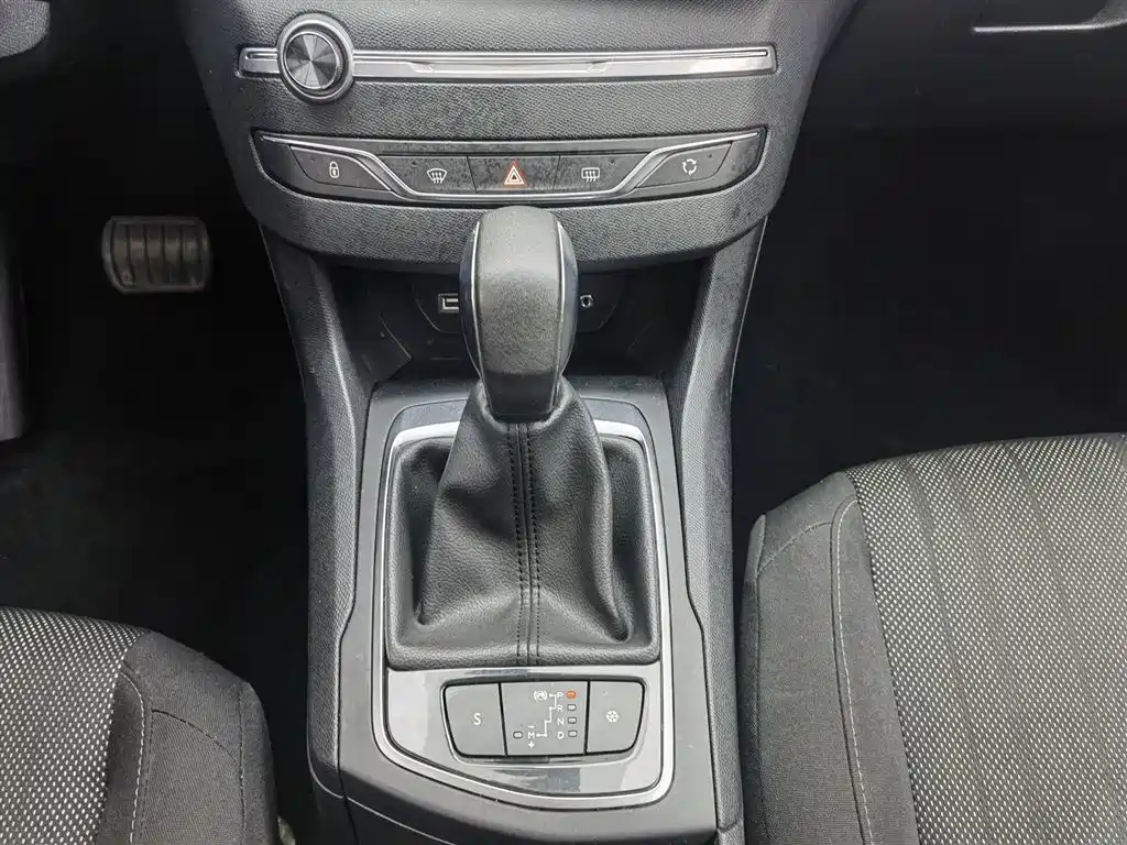 PEUGEOT 308S