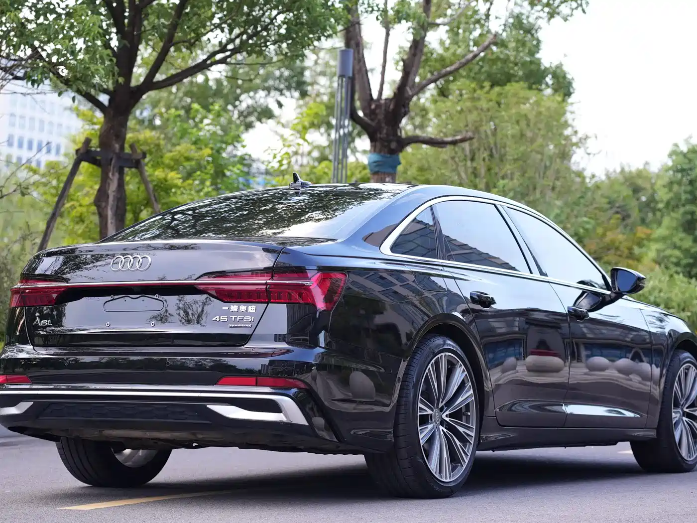 Фото 11 - Audi A6L