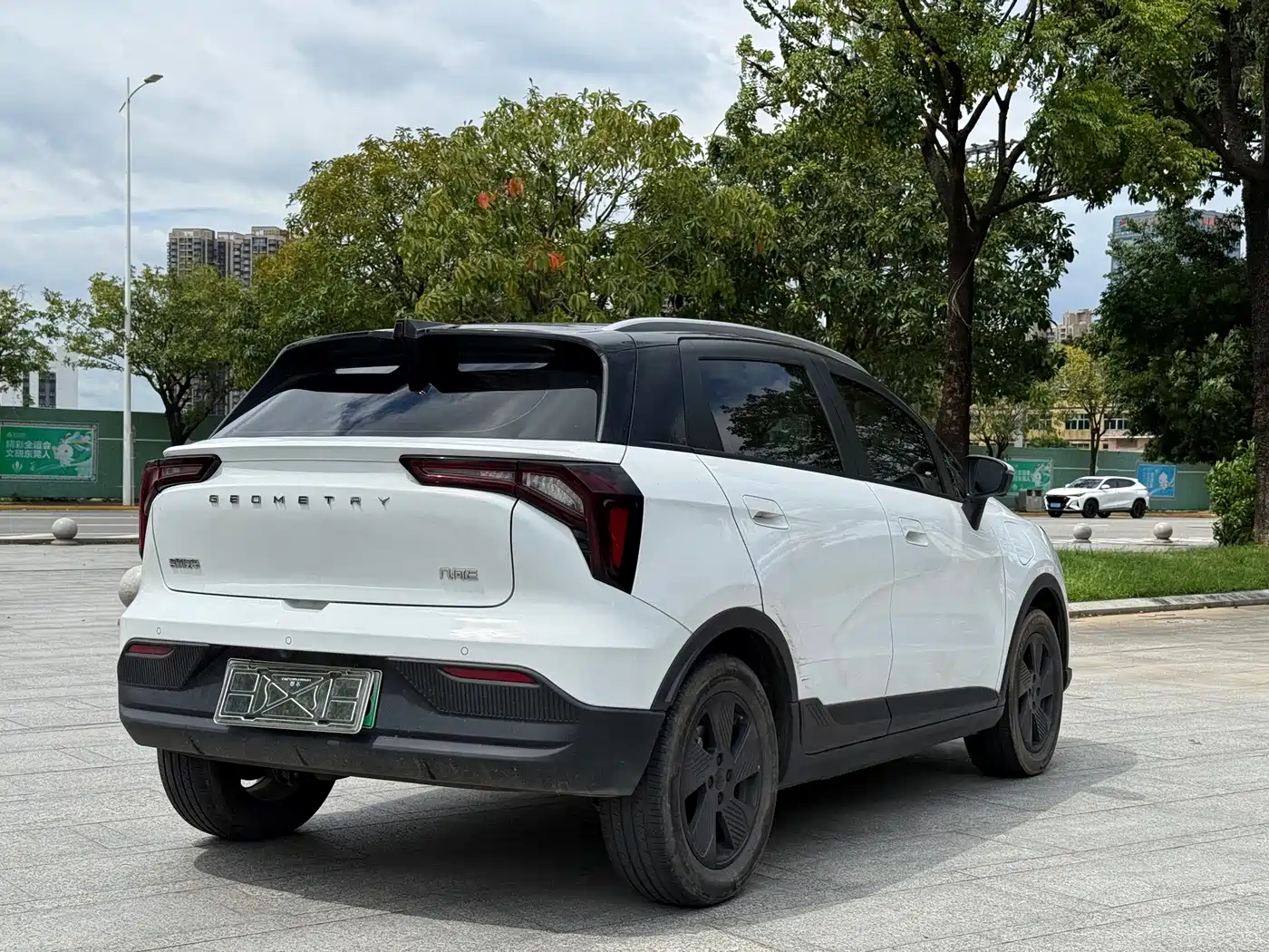Фото 10 - Geely Geometry E Firefly