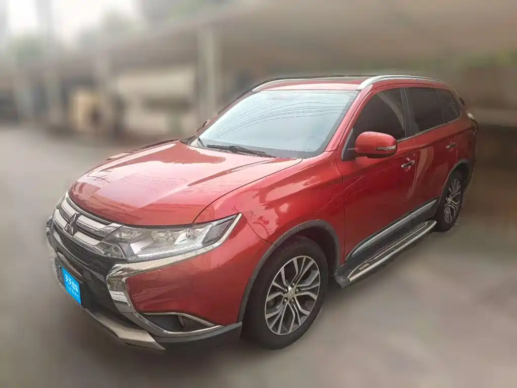Photo 1 - Mitsubishi Outlander