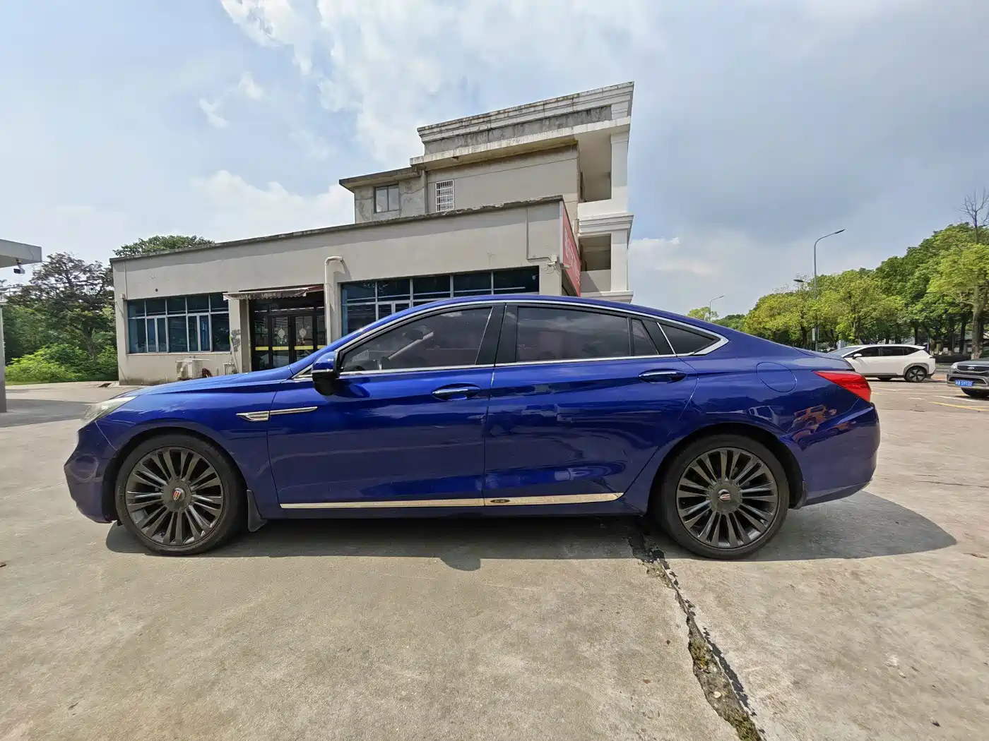 Фото 4 - Hongqi H5