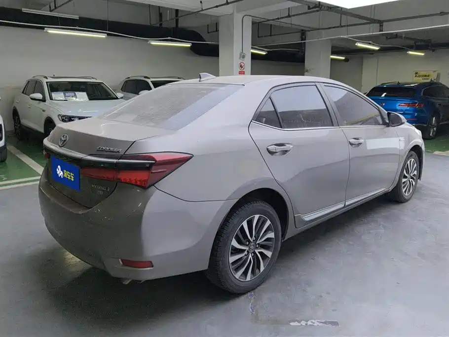 Toyota Corolla 2017 Facelift Hybrid 1.8L E-CVT Elite Edition фото 3