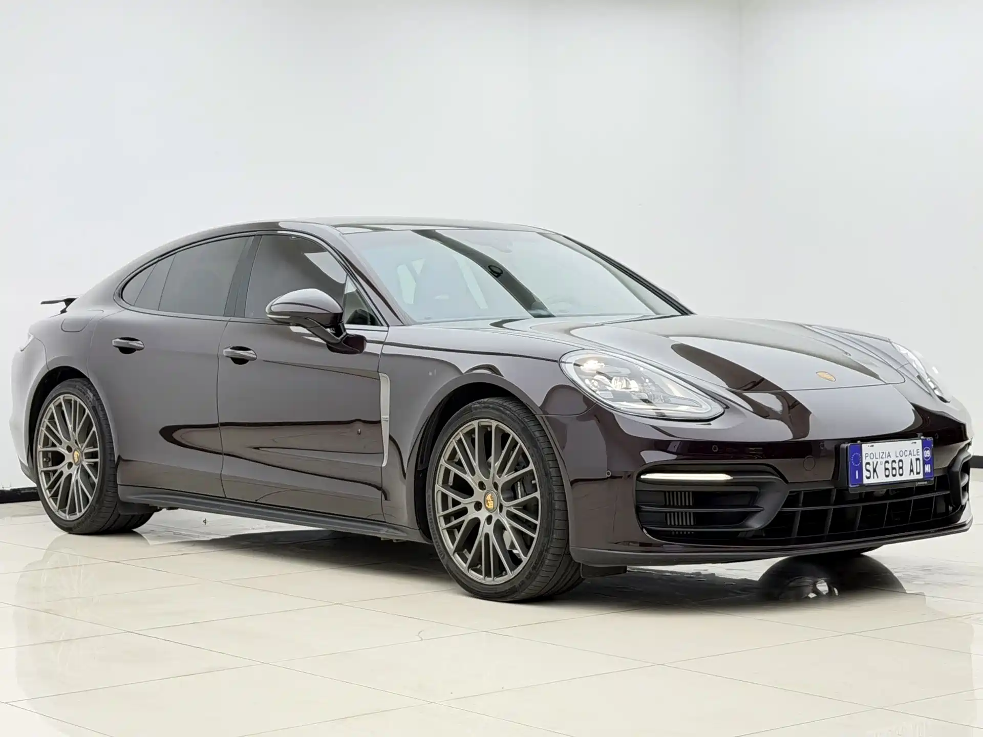 Фото 3 - Porsche Panamera