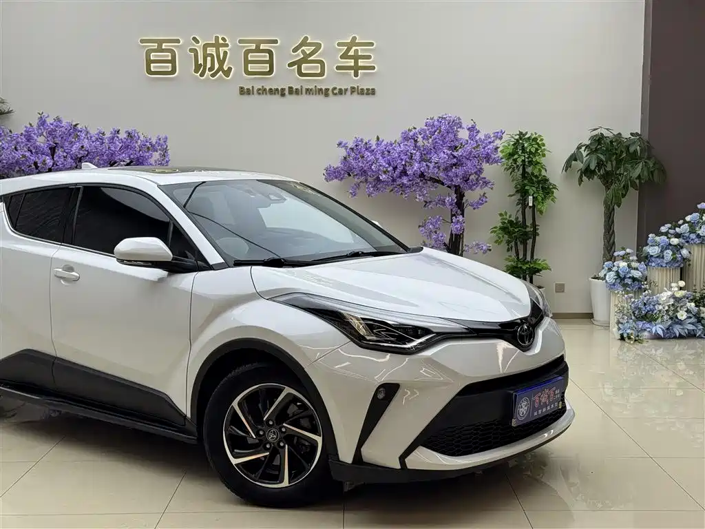 Toyota C-HR 2021 2.0L Luxury Edition фото 4