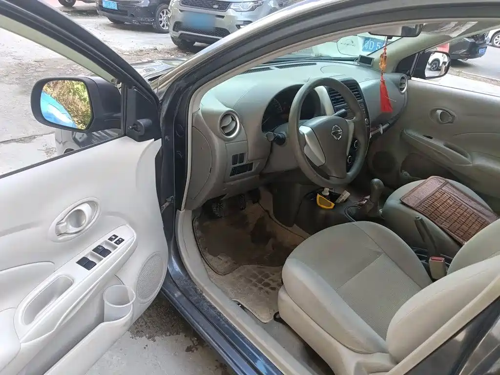 Nissan Sunny 2017 2016 1.5XE Manual Leading Edition