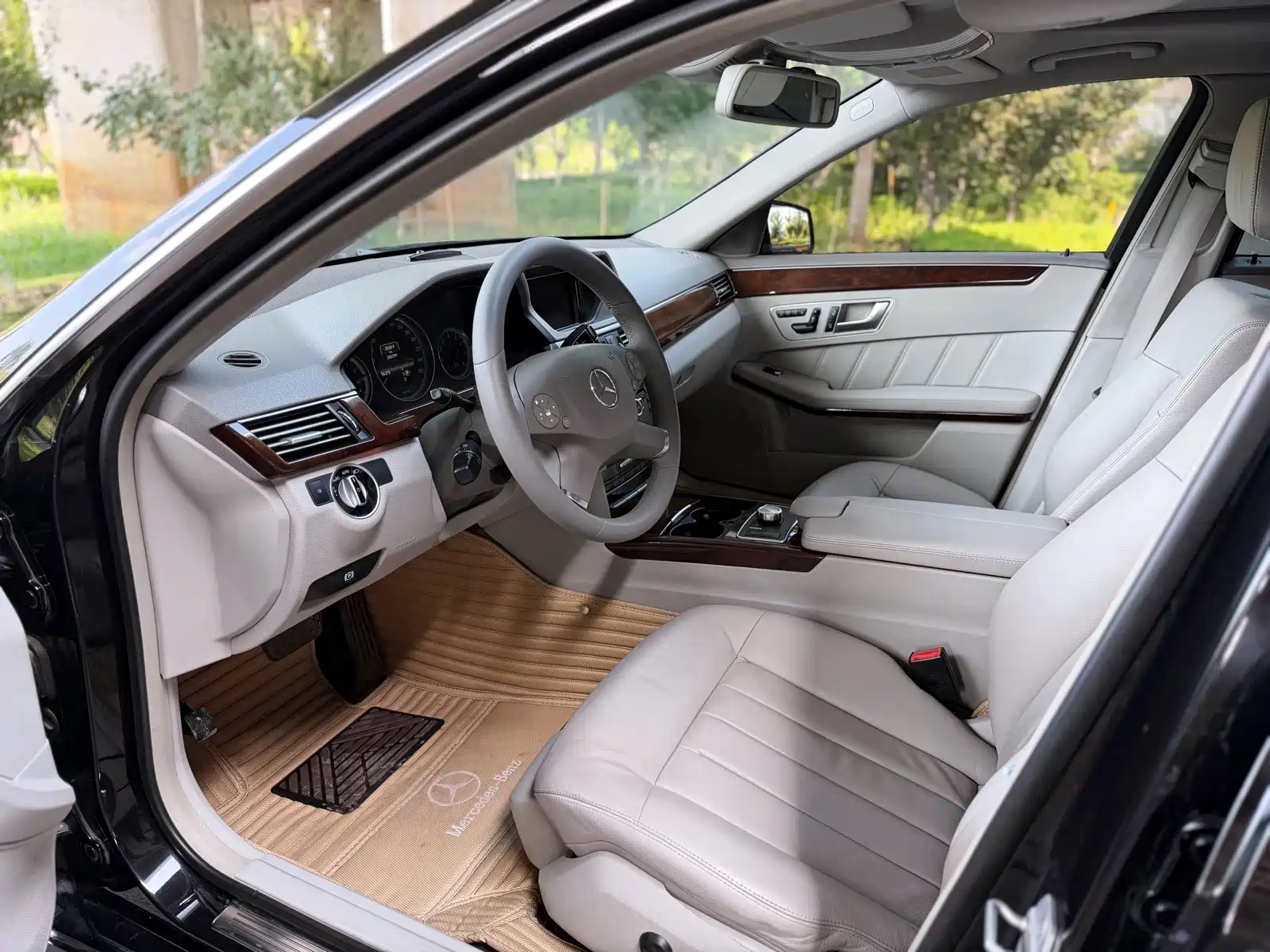 Photo 11 - Mercedes-Benz E-Class