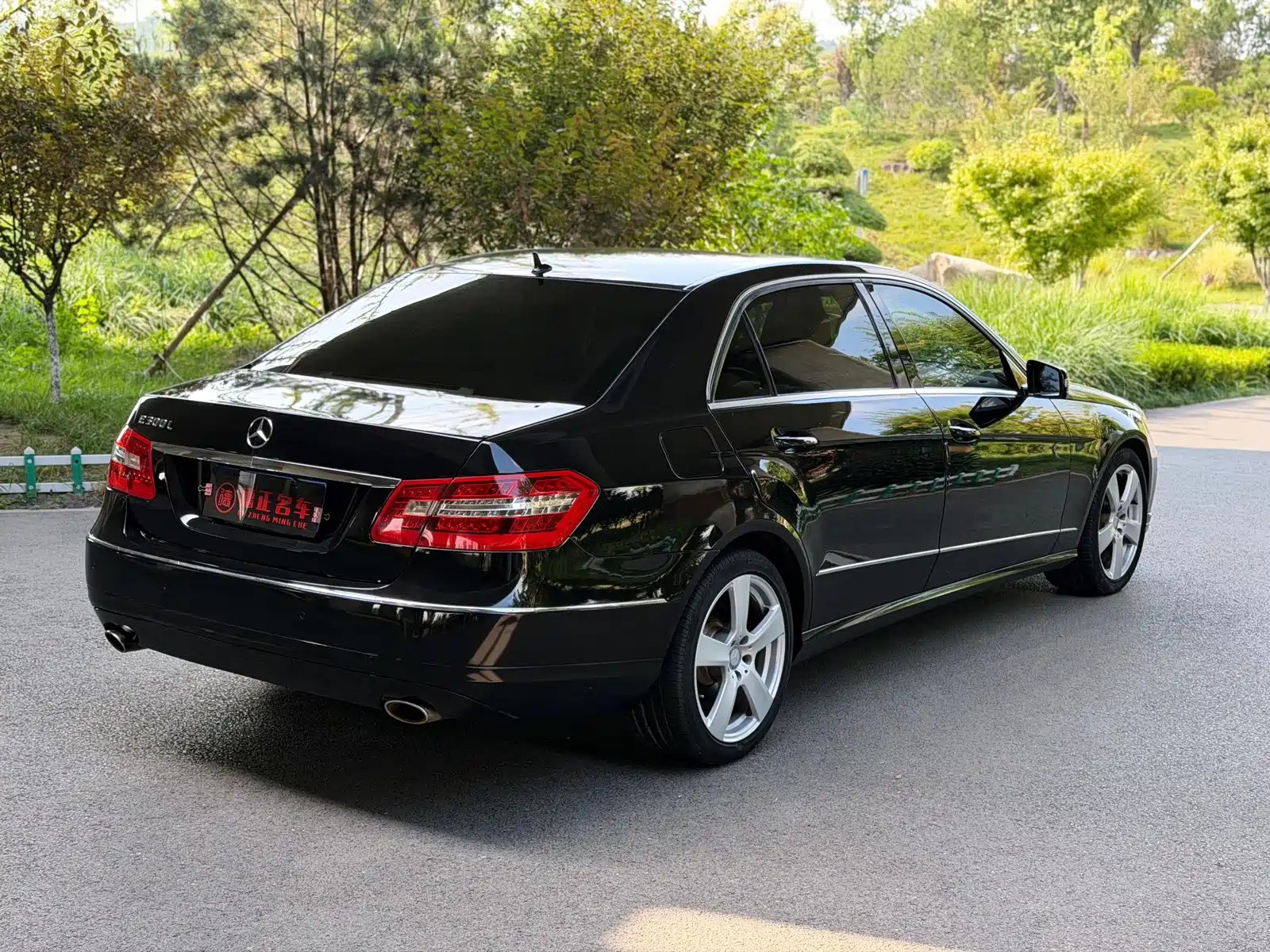 Photo 5 - Mercedes-Benz E-Class