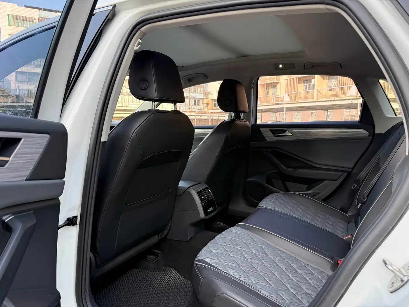 Volkswagen Sagitar 2023 Model Year 200TSI DSG Surpass Edition фото 7