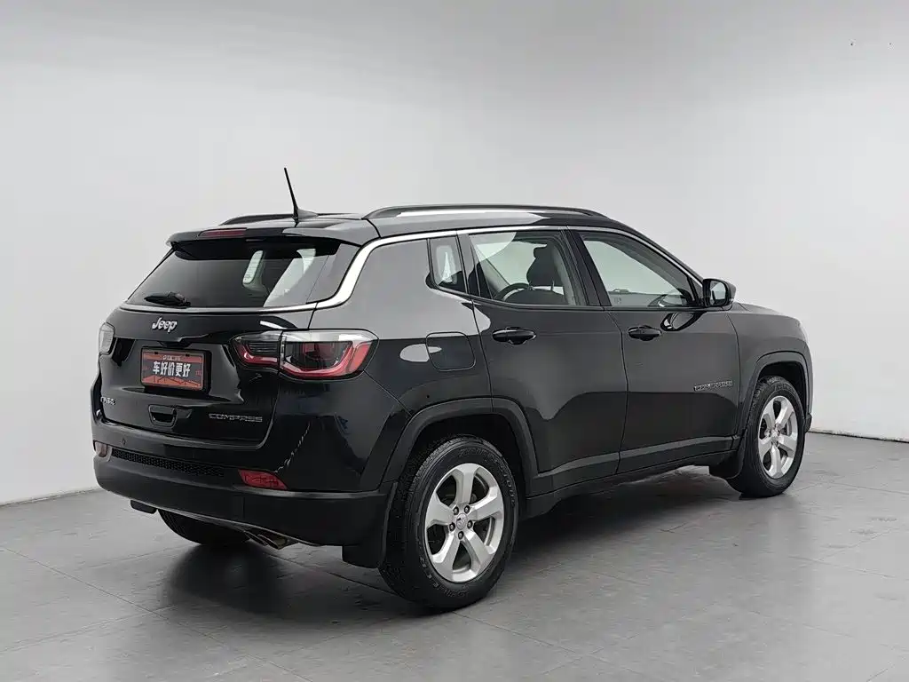 Фото 2 - Jeep Compass