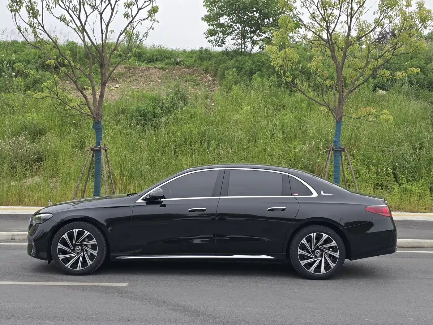 Mercedes-Benz E-Class 2025 E 300 L Luxury фото 6